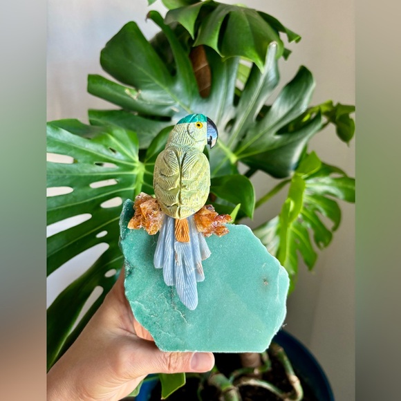 Parrot Carving on Aventurine - Picture 8 of 8